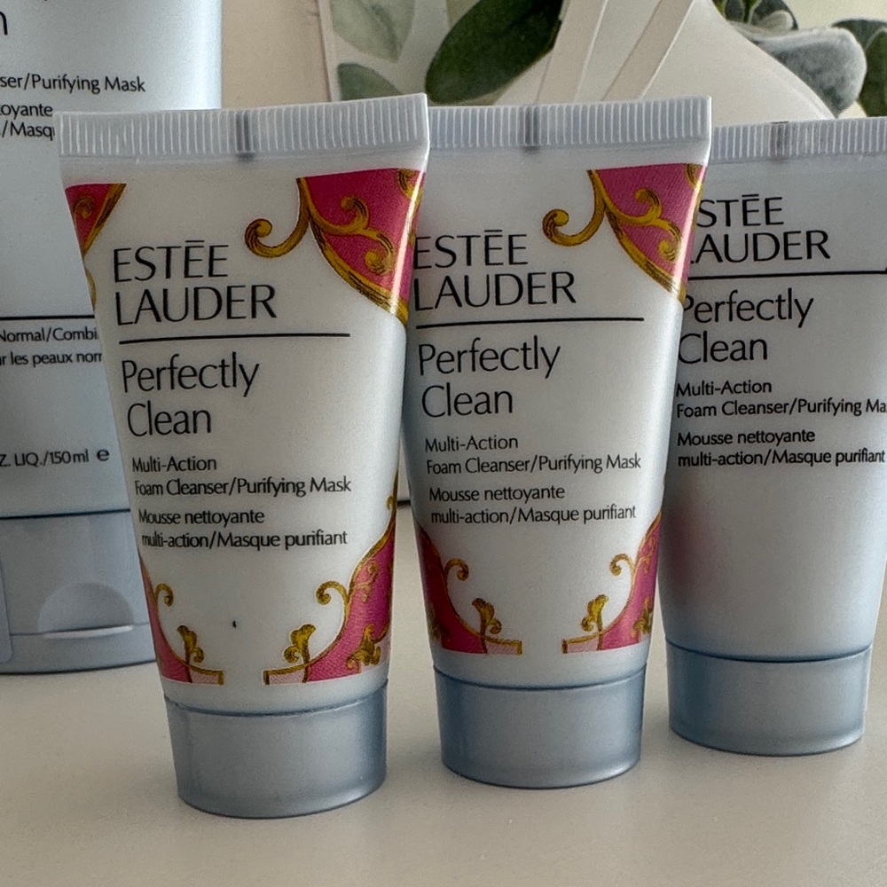 Estee Lauder Perfectly Clean Multi-Action Foam Cleanser - Picture 5 of 6
